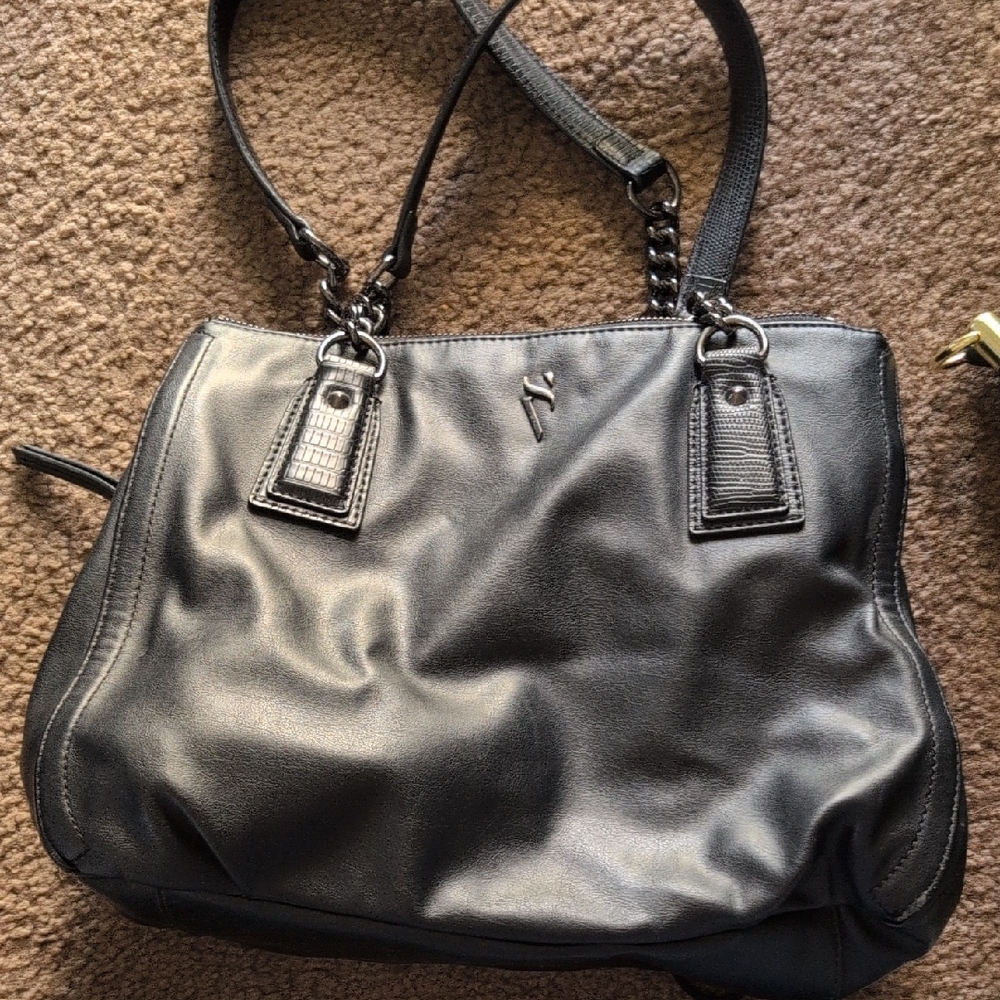 Elegant Black Leather Shoulder Bag